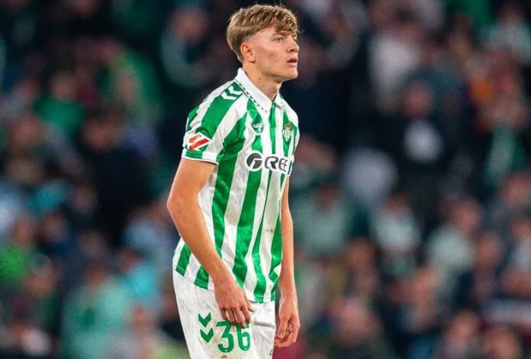 Jesús Rodríguez defendiendo la camiseta del Real Betis en un partido. | Imagen: X.