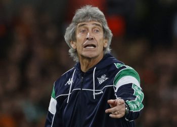 Manuel Pellegrini dirigiendo un partido con el Real Betis | Imagen: Perfil X @Ing_Pellegrini