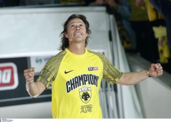 Matías Almeyda, en la celebración de un título en Atenas