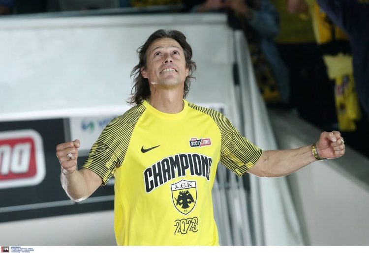 Matías Almeyda, en la celebración de un título en Atenas