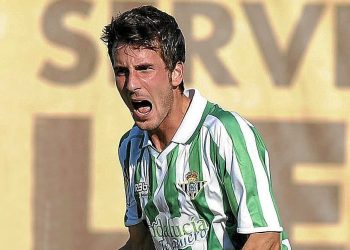 Miki Roqué disputando un partido con el Real Betis. | Imagen: X.