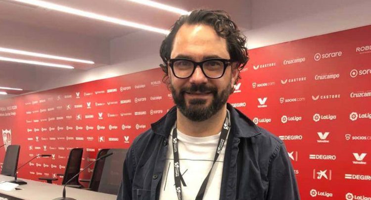 Víctor Orta en las instalaciones del Ramón Sánchez-Pizjuán. | Imagen: X.