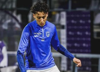 Saif Eddien Lazar calentando en un partido con el Genk. | Imagen: X.