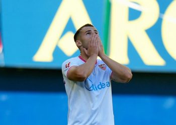 Ramón Martínez celebra su primer gol con el Sevilla FC