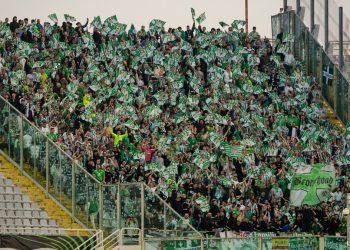 Aficionados béticos desplazados para ver el Fiorentina vs Real Betis de semifinales de la UEFA Conference League. | Imagen: Perfil de X @RealBetis.