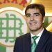 Ángel Haro, presidente del Real Betis, con el escudo del club detrás de él. | Imagen: X.