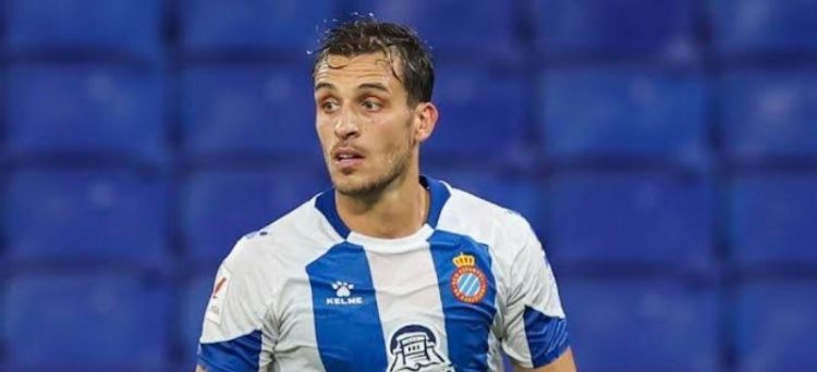 Brian Oliván disputando un partido con el RCD Espanyol. | Imagen: X.