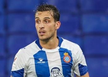 Brian Oliván disputando un partido con el RCD Espanyol. | Imagen: X.