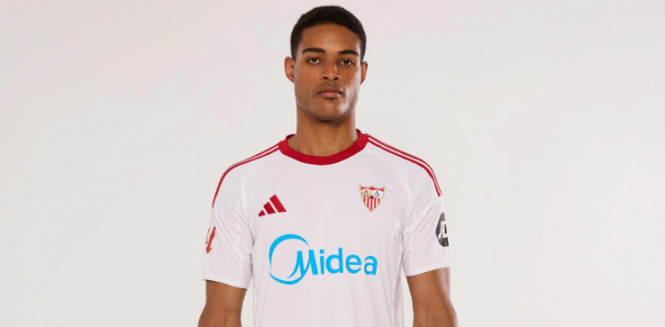 Primera equipación del Sevilla FC. | Imagen: Perfil de X @ZonaMixta__.