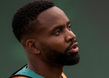 Cédric Bakambu realizando un entrenamientos con el Real Betis.| Imagen: Perfil de X @RealBetis.