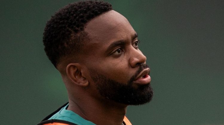 Cédric Bakambu realizando un entrenamientos con el Real Betis.| Imagen: Perfil de X @RealBetis.