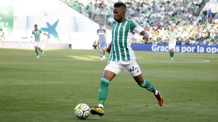 Charly Musonda disputando un partido con el Real Betis. | Imagen: X.
