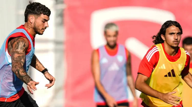 Jugadores del Sevilla FC se ejercitan durante la sesión de tarde. | Imagen: Página web Sevilla FC.