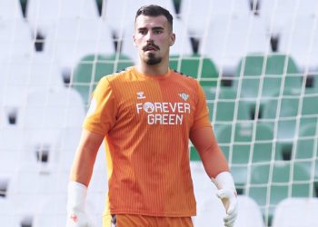 Guilherme Fernandes defendiendo la camiseta del Real Betis. | Imagen: X.