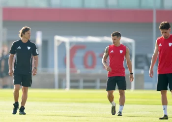 El Sevilla echa a rodar con pocas novedades y varios ‘viejos conocidos’