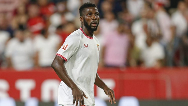 Kelechi Iheanacho disputando un partido con el Sevilla FC. | Imagen: X.