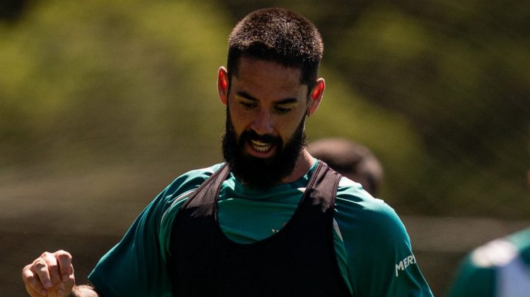 Isco Alarcón realizando un entrenamiento durante la pretemporada con el Real Betis. | Imagen: X.