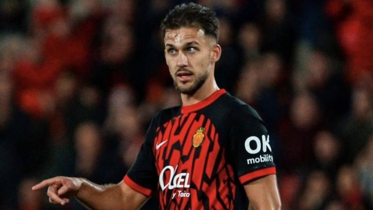 José Copete disputando un partido con el RCD Mallorca. | Imagen: X.