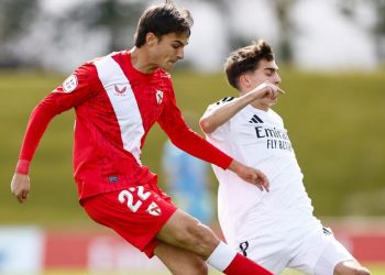 Lulo DaSilva, jugador del Sevilla Atlético, disputando un partido contra el Real Madrid. | Imagen: X.