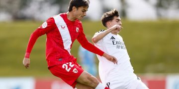 Lulo DaSilva, jugador del Sevilla Atlético, disputando un partido contra el Real Madrid. | Imagen: X.