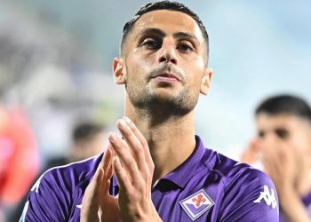 Rolando Mandragora aplaudiendo a su afición después de un partido disputado con la Fiorentina. | Imagen: X.