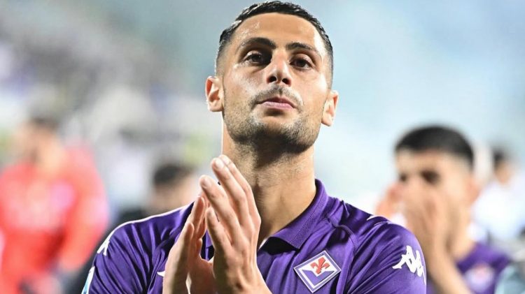 Rolando Mandragora aplaudiendo a su afición después de un partido disputado con la Fiorentina. | Imagen: X.