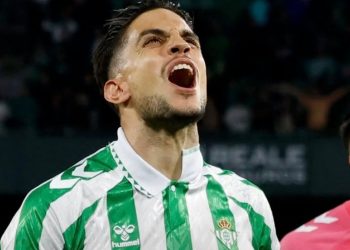 Marc Bartra celebrando con la camiseta del Real Betis. | Imagen: X.
