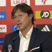 Matías Almeyda durante su presentación como nuevo entrenador del Sevilla FC. | Imagen: Perfil de X @ZonaMixta__.