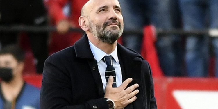 Monchi agradeciendo a la afición del Sevilla FC. | Imagen: X.