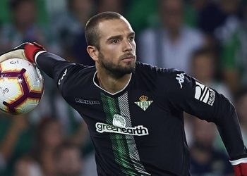 Pau López disputando un partido con el Real Betis. | Imagen: X.
