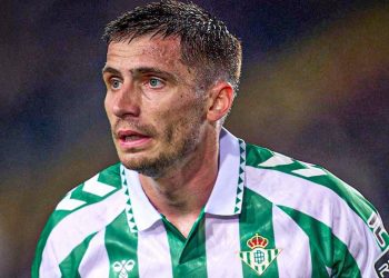 Romain Perraud disputando un partido con el Real Betis. | Imagen: X.