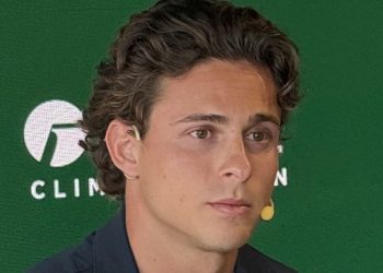 Rodrigo Riquelme, en su presentación como nuevo jugador del Real Betis. | Imagen: Perfil de X @ZonaMixta__.