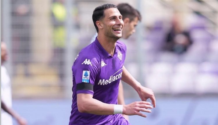 Rolando Mandragora disputando un partido con la Fiorentina. | Imagen: X.