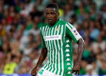 William Carvalho disputando un partido con el Real Betis. | Imagen: perfil de X @ZonaMixta__.