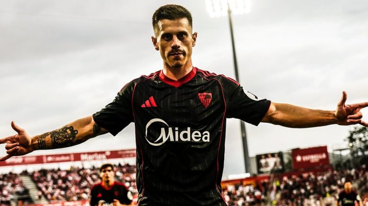 Alfon González celebrando el gol marcado en el Girona - Sevilla. | Imagen: perfil de X @SevillaFC.
