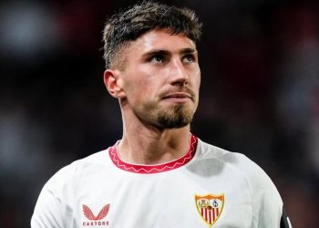 José Ángel Carmona disputando un partido con el Sevilla. | Imagen: X.