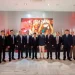 Miembros de la directiva sevillista posando con la comitiva china. | Imagen: página web Sevilla FC.