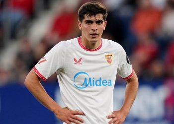 Juanlu Sánchez disputando un partido con el Sevilla FC. | Imagen: X.