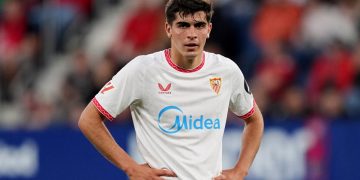 Juanlu Sánchez disputando un partido con el Sevilla FC. | Imagen: X.