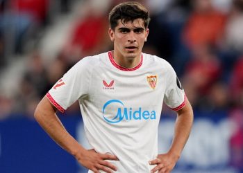 Juanlu Sánchez disputando un partido con el Sevilla FC. | Imagen: X.