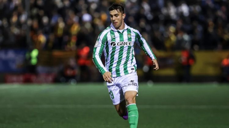 Iker Losada disputando un partido de Copa del Rey con el Real Betis. | Imagen: X.