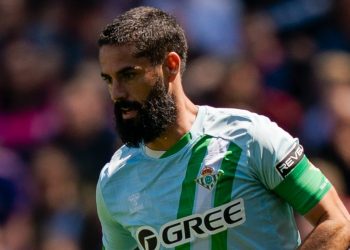 Isco disputando un partido amistoso contra el Sunderland AFC. | Imagen: perfil de X @RealBetis.