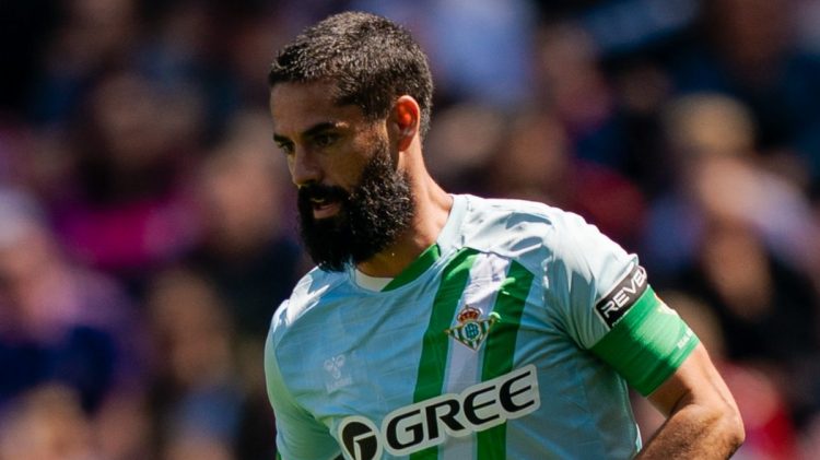 Isco disputando un partido amistoso contra el Sunderland AFC. | Imagen: perfil de X @RealBetis.