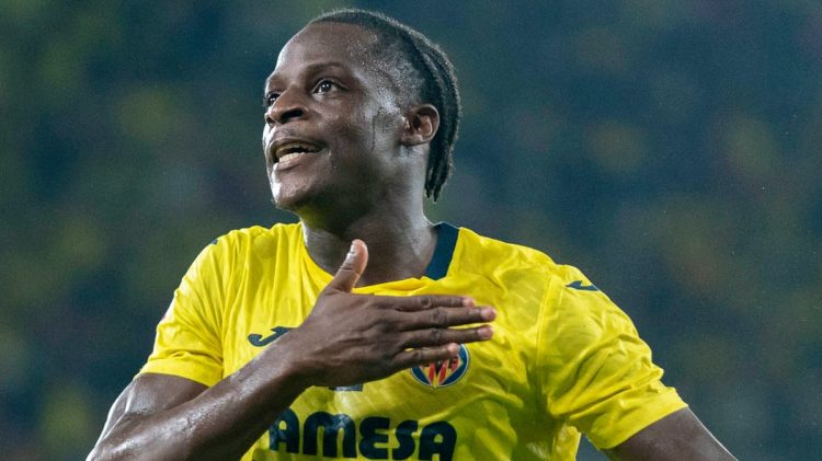 Karl Etta Eyong, delantero que interesa al Real Betis, celebrando un gol con el Villarreal. | Imagen: X.