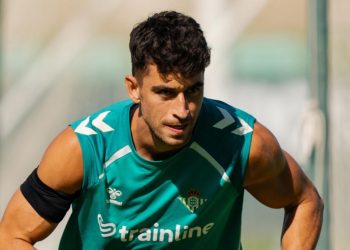 Marc Roca realizando un entrenamiento con el Real Betis. | Imagen: perfil de X @RealBetis.