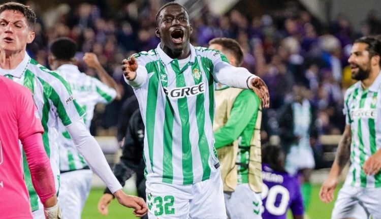 Nobel Mendy celebrando el pase a la final de la UEFA Conference League. | Imagen: X.