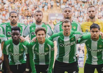 Once titular del Real Betis contra el Coventry City. | Imagen: perfil de X @RealBetis.