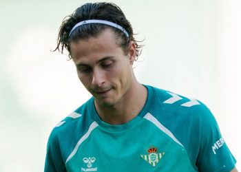 Rodrigo Riquelme realizando una sesión de entrenamiento con el Real Betis. | Imagen: perfil de X @RealBetis.