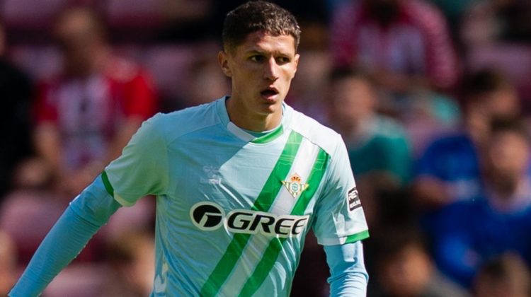 Sergi Altimira durante un partido con el Real Betis. | Imagen: X.