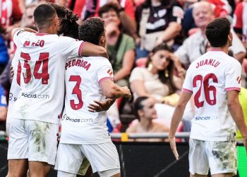 Jugadores del Sevilla celebrando uno de los goles anotados en San Mamés. | Imagen: perfil de X @SevillaFC.